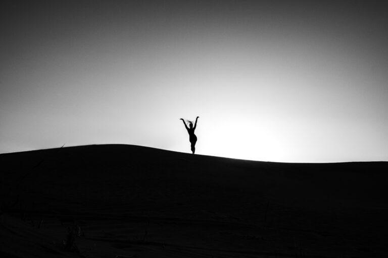 mujer porfolio desierto